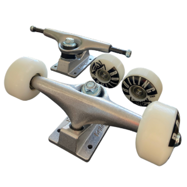 Arma tu skate completo: Set Trucks Boiling 5,375" Ruedas 52mm, Rodamientos abec9, Pernos.